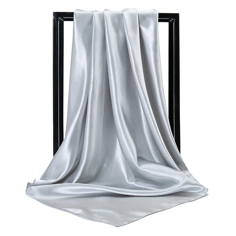 Elegancka kwadratowa apaszka 90×90 cm z imitacji jedwabiu C 18