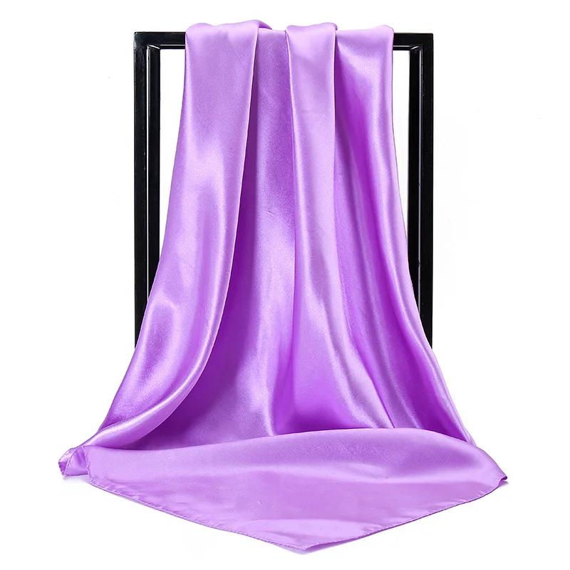 Elegancka kwadratowa apaszka 90x90 cm z imitacji jedwabiu C 20
