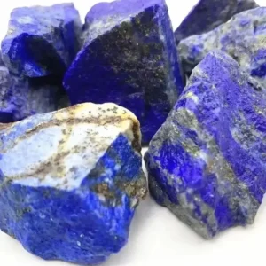 Lapis lazuli surowy kamień - naturalny minerał kolekcjonerski
