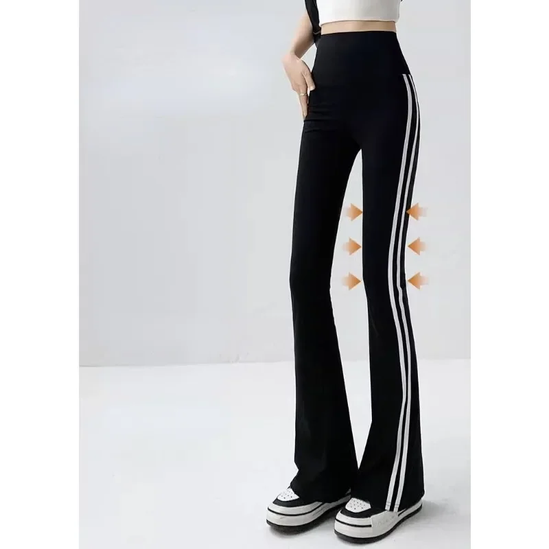Legginsy do jogi z wysokim stanem - rozkloszowane, modelujące spodnie sportowe Czarny
