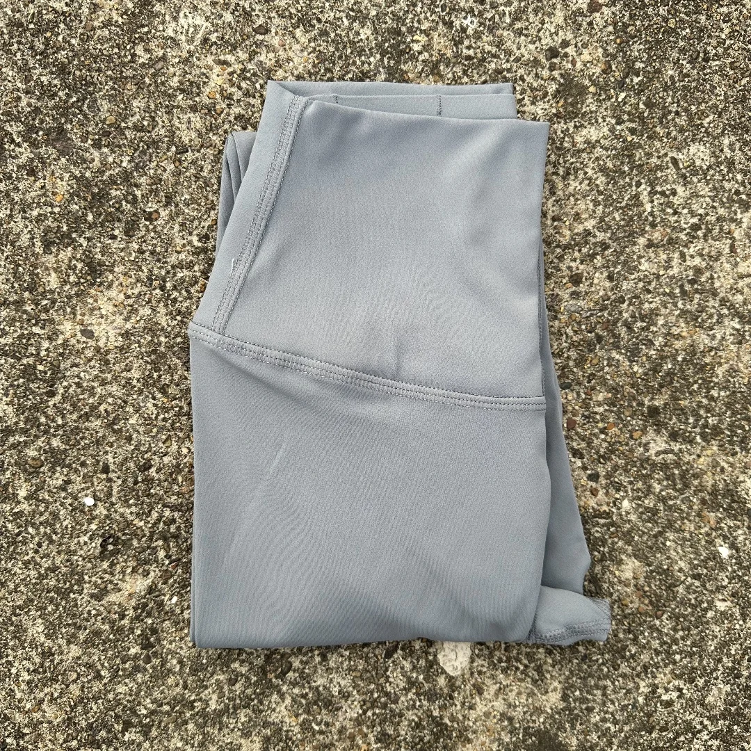 Bezszwowe legginsy do jogi z wysokim stanem i kieszenią Szary