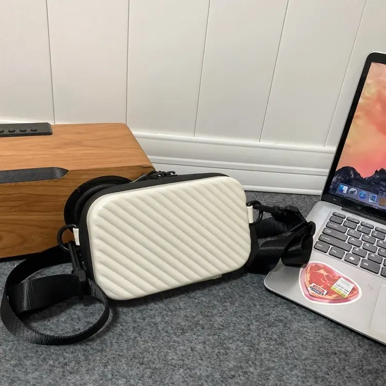 Lekka torebka box bag unisex ze skóry PU w paski — listonoszka Beżowy