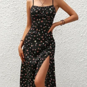 Letnia sukienka plażowa boho w kwiaty na ramiączkach Czarny
