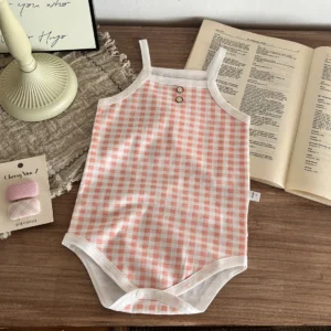 Letnie body pajacyk niemowlęcy w kratę bez rękawów Różowy