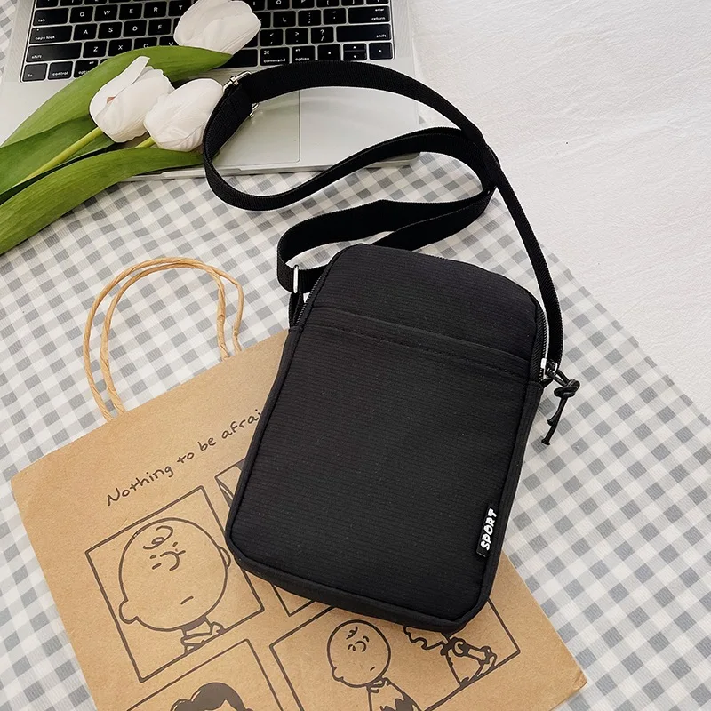 Mała pionowa torebka na telefon z kluczykiem na co dzień Czarny