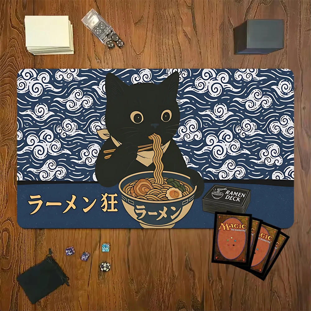 Mata do gry karcianej z kotem jedzącym ramen – podkładka 350x600 mm Biały