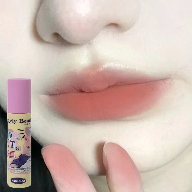 Matowa szminka w płynie velvet, wodoodporny tint do ust śliwka