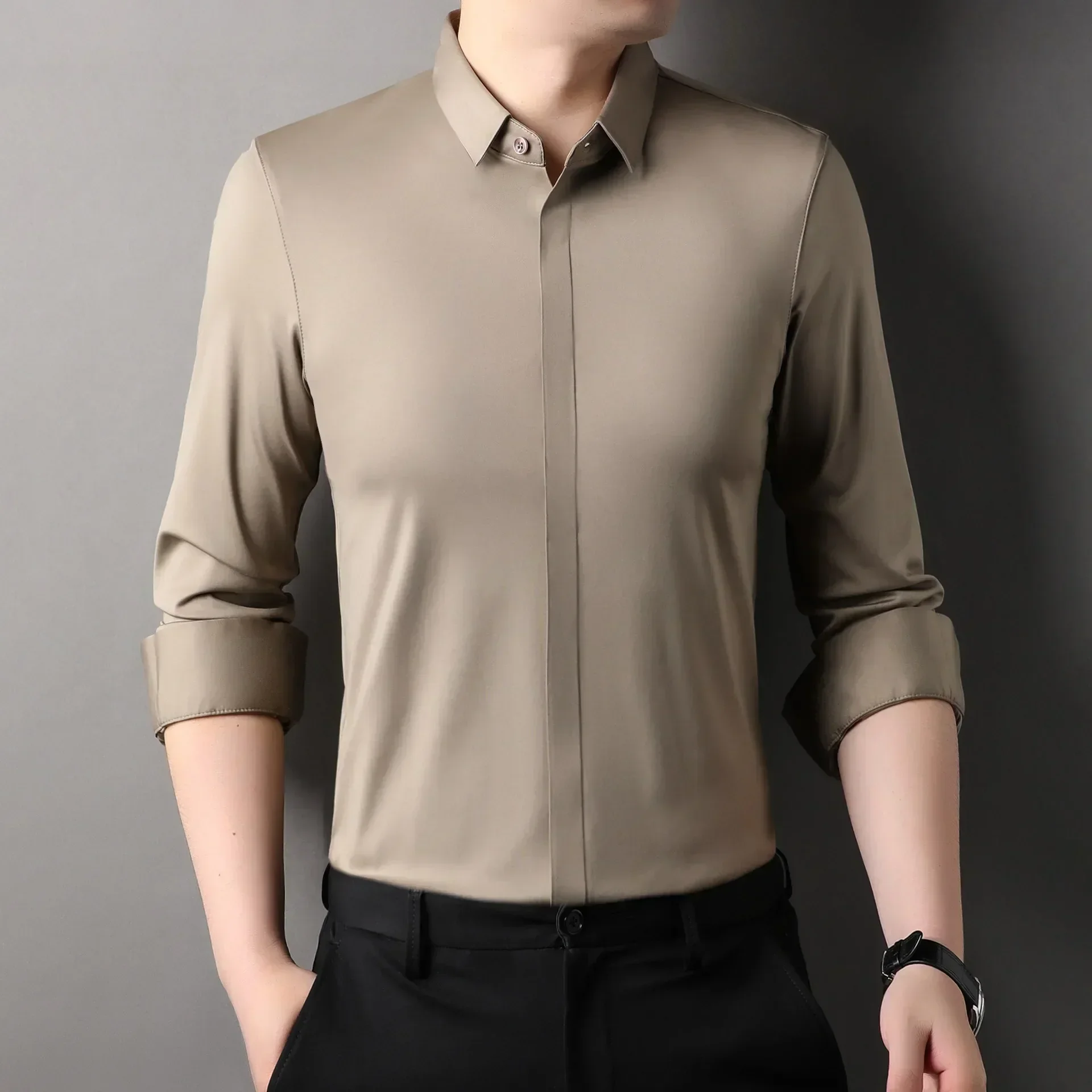 Elegancka męska koszula z jedwabiu morwowego bez zagnieceń Khaki