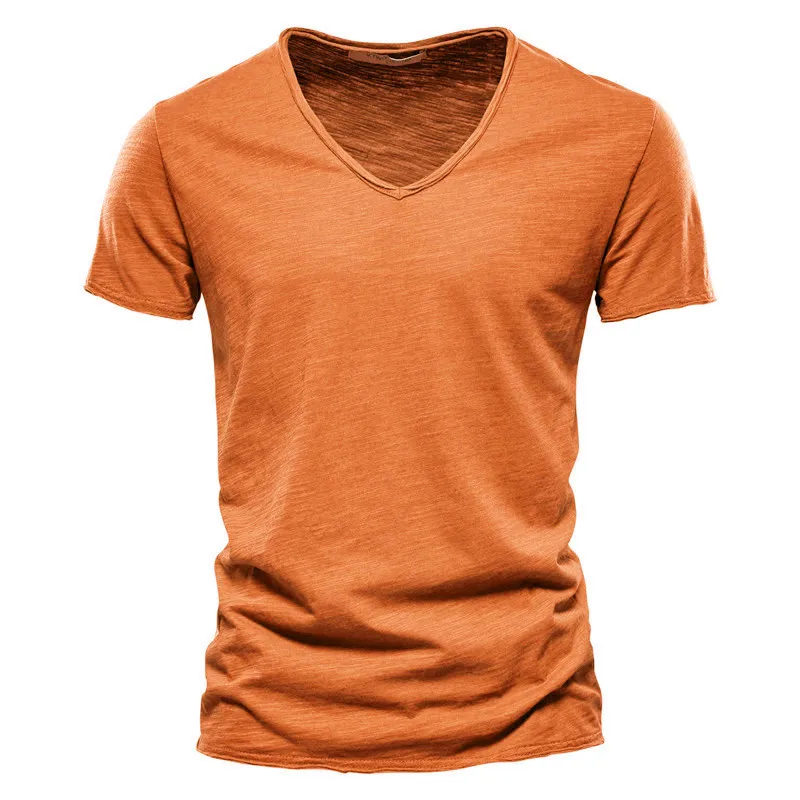 Męska bawełniana koszulka z dekoltem w szpic Slim Fit Ginger