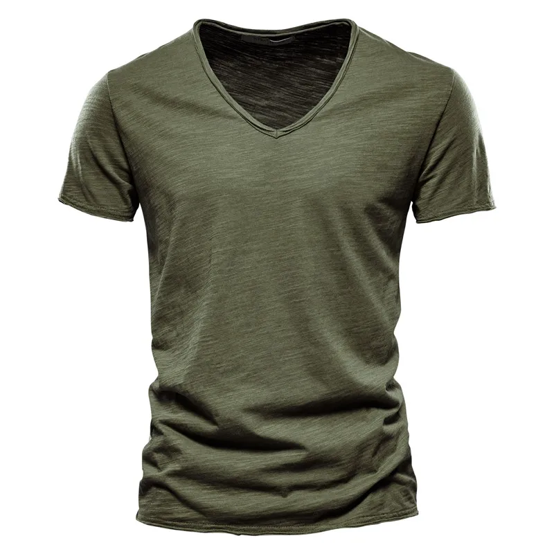 Męska bawełniana koszulka z dekoltem w szpic Slim Fit Khaki