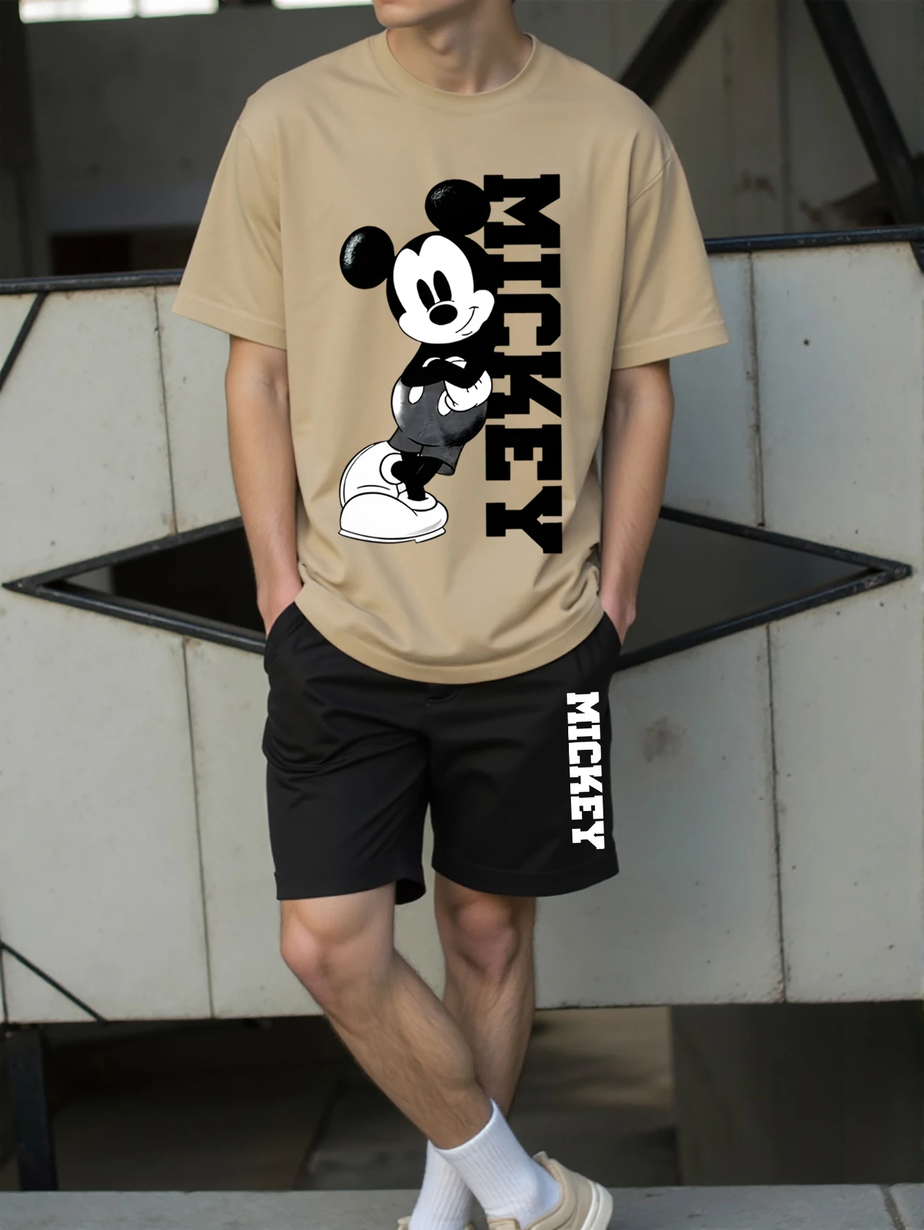 Męski komplet T-shirt i szorty z nadrukiem Myszki Khaki