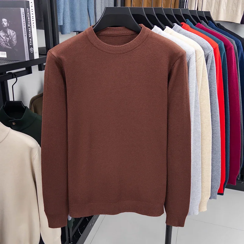 Sweter z okrągłym dekoltem w wzór diamentowy — klasyczny i ciepły Kawowy