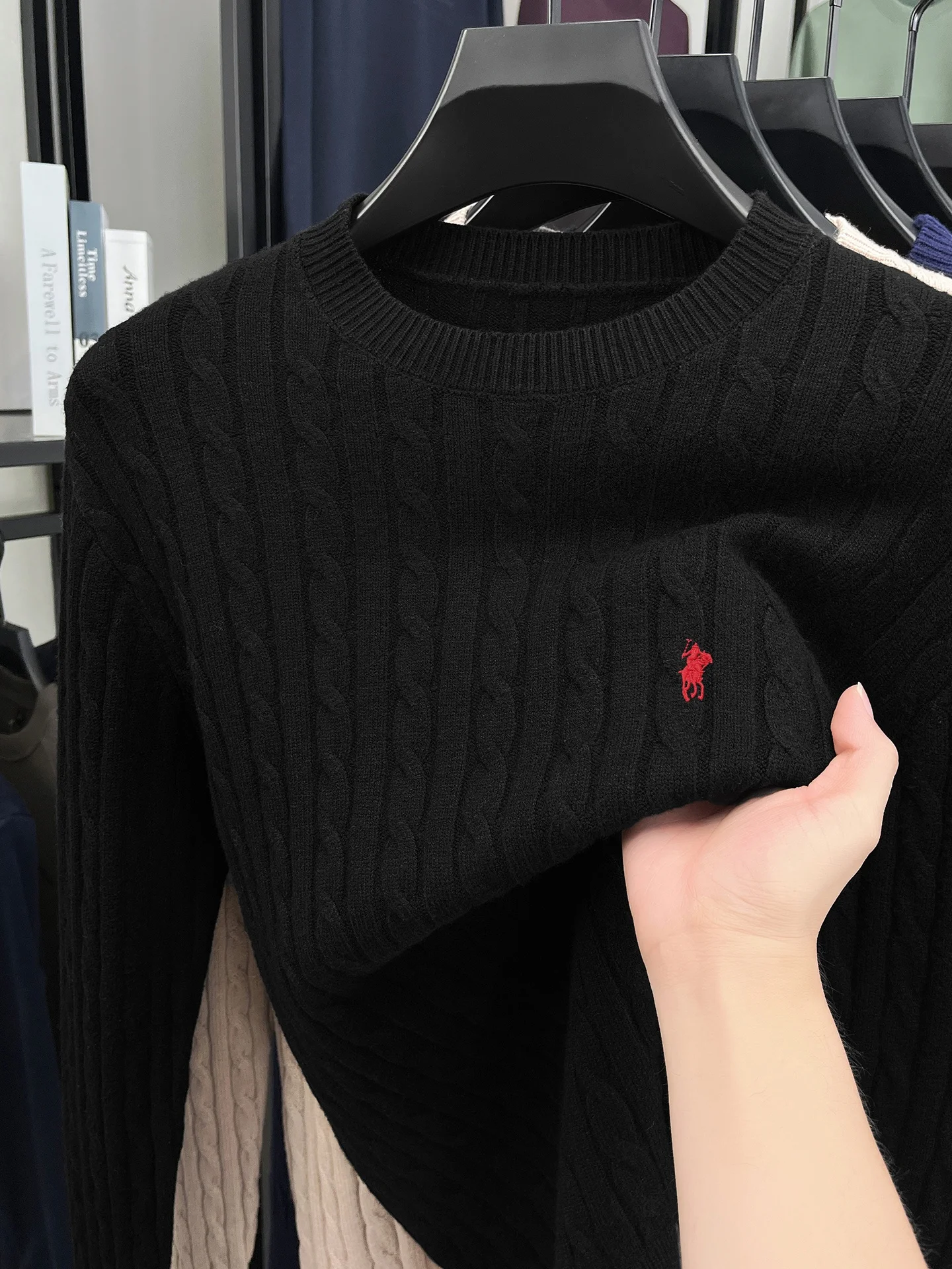 Męski sweter z okrągłym dekoltem żakardowy z haftem Czarny