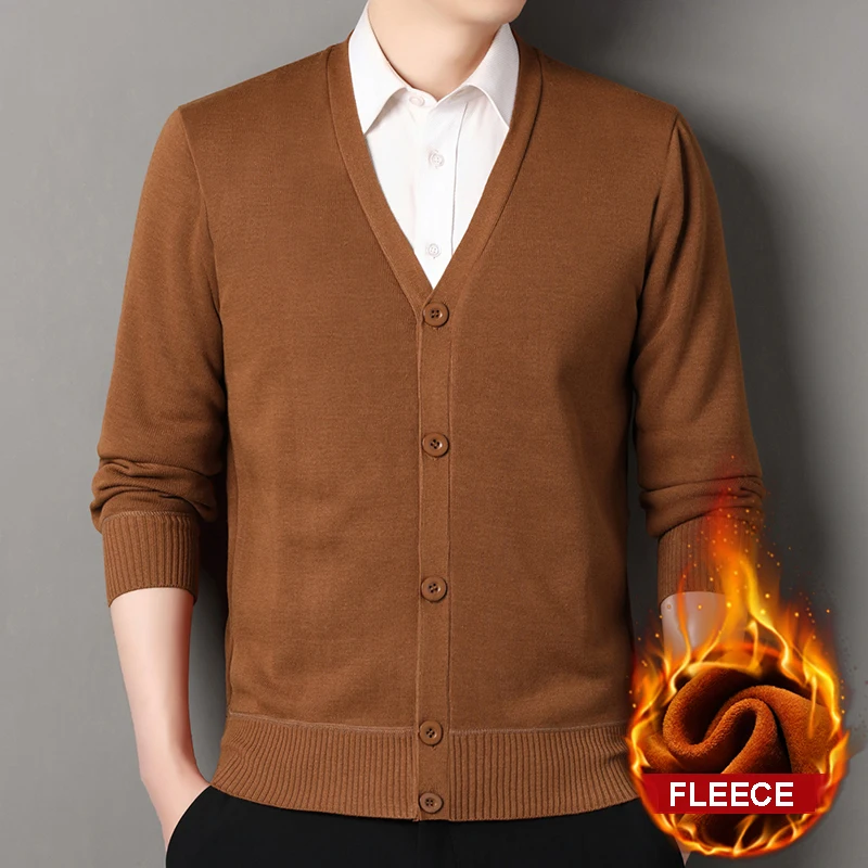 Męski sweter rozpinany w serek z guzikami 8971 caramel