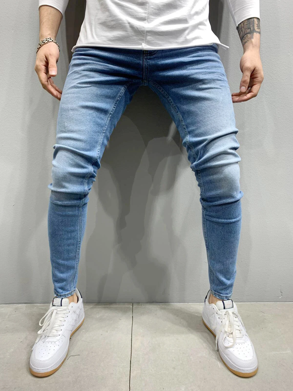 Męskie jeansy slim fit z przetarciami H011a jasnoniebieski