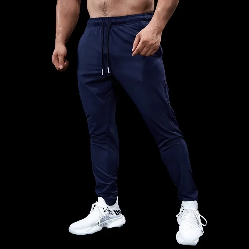 Męskie spodnie sportowe szybkoschnące – lekkie i przewiewne 2 sapphire
