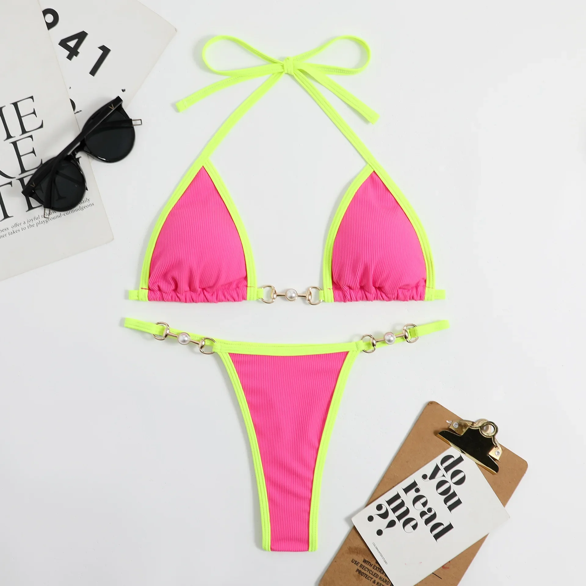 Mikro bikini na wysokim stanie z wiązaniem — zestaw plażowy Róża czerwona