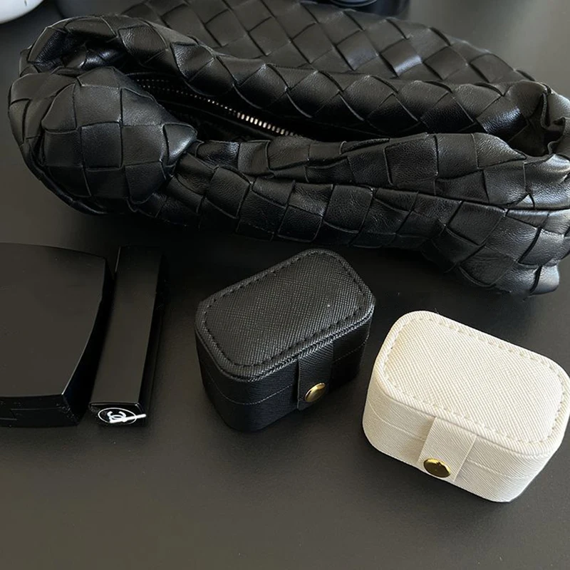 Mini etui na biżuterię ze skóry ekologicznej - organizer podróżny Zielony