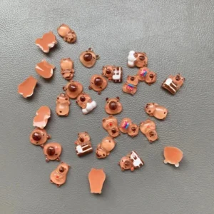 Mini figurki kapibary z żywicy do ogrodu i DIY 100 szt Jasnoszary