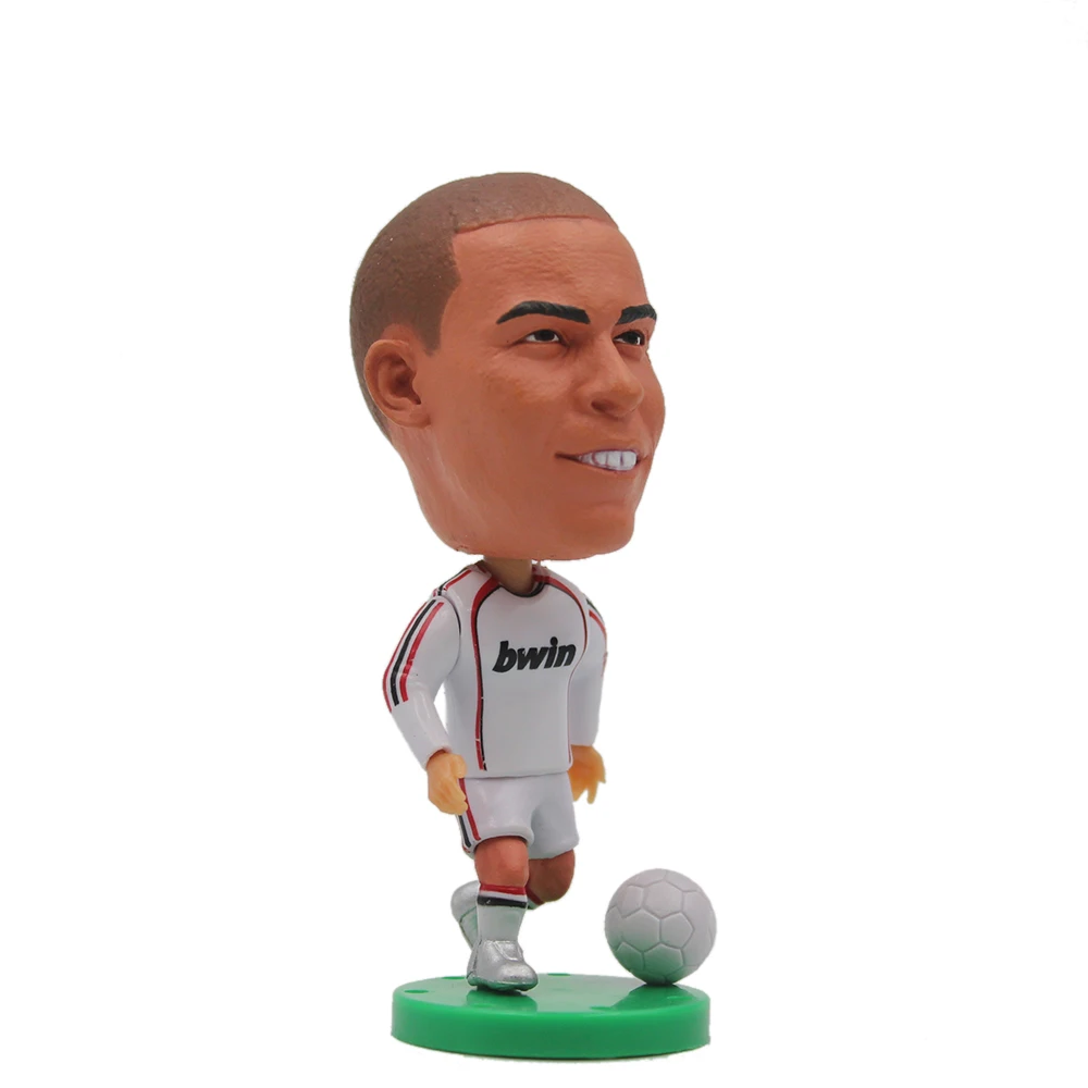 Mini figurki piłkarzy z żywicy – kolekcjonerskie statuetki Ronaldo2007