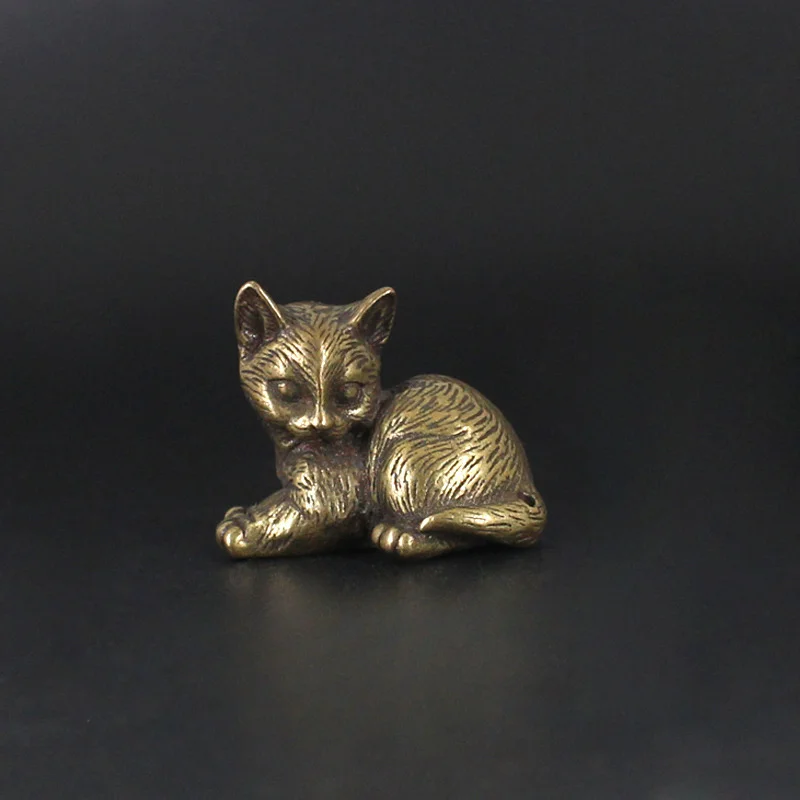 Mosiężna figurka kotka – retro ozdoba biurkowa w stylu vintage Jasnoszary