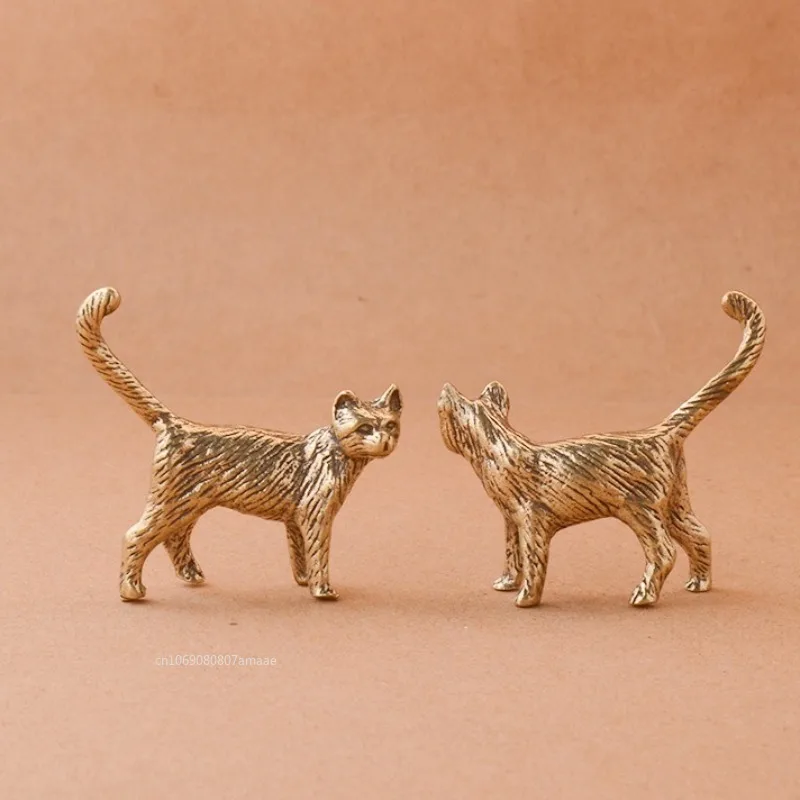Mosiężna miniatura kotka z długimi nóżkami – retro ozdoba na stół do herbaty Khaki