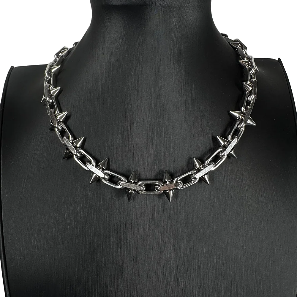 Naszyjnik choker z kolcami w stylu punk gotyk A necklace