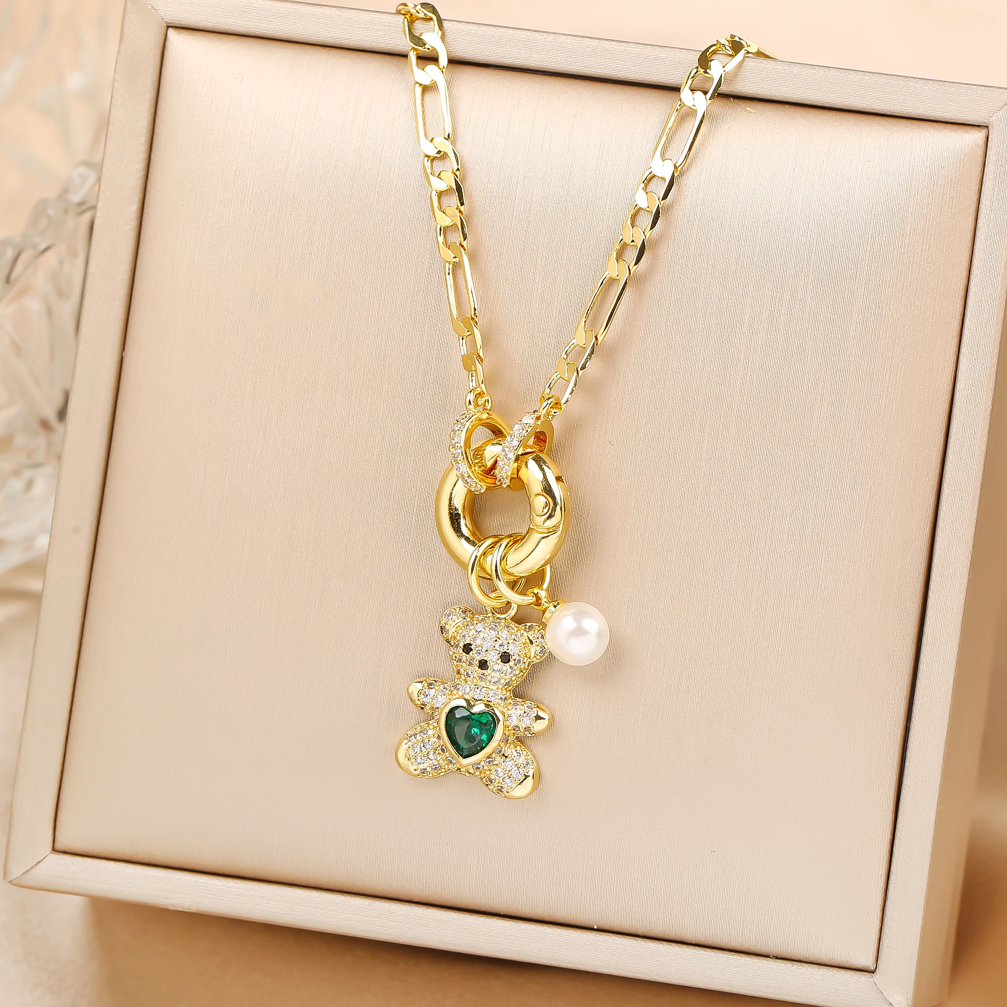 Naszyjnik choker z kryształowym wisiorkiem misiem Necklace 2