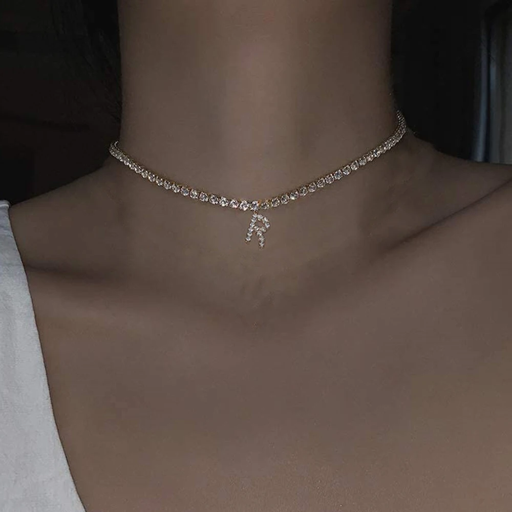 Naszyjnik choker z literą i kryształkami ze stali nierdzewnej Srebrny