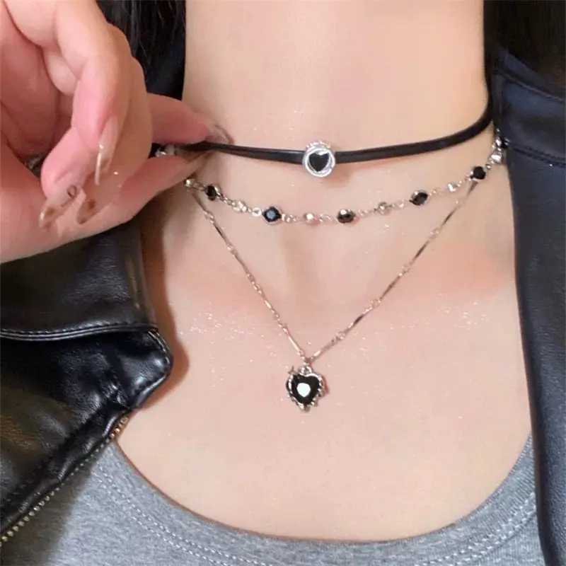 Gotycki naszyjnik choker Y2K z wisiorkiem serca 1