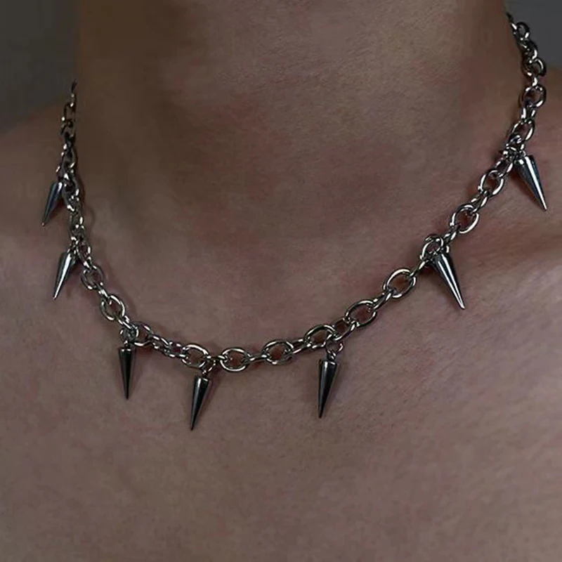 Naszyjnik choker z kolcami ze stali nierdzewnej Srebrny