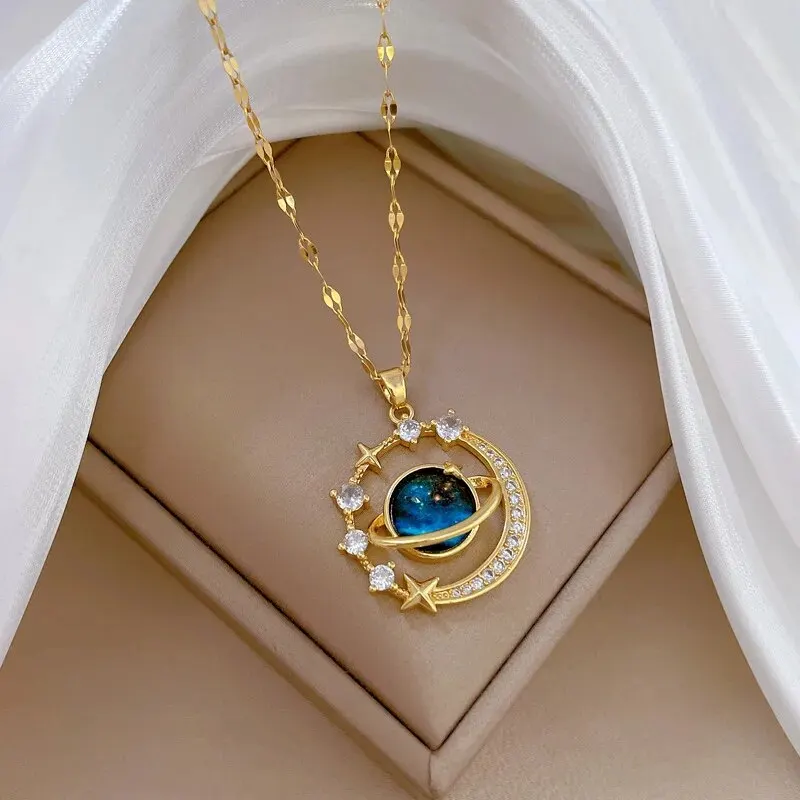 Naszyjnik ze stali tytanowej z motywem planet i gwiazd Necklace a