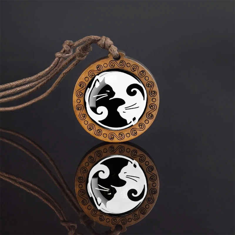 Naszyjnik Yin Yang z drewna i szkła wisiorek retro Rodowany