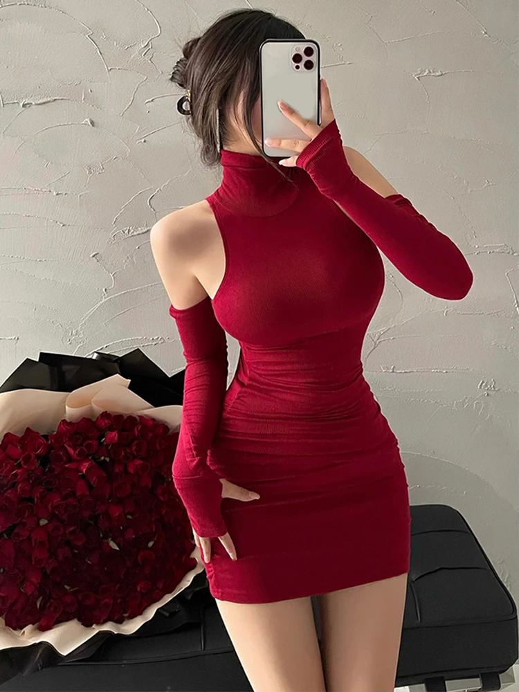 Obcisła sukienka bodycon z plisowaniem i rękawami typu mankiet Czerwony