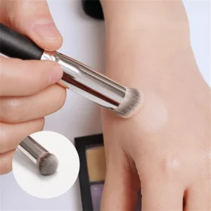 Pędzel do korektora i podkładu gęsty do makijażu twarzy 1 pcs