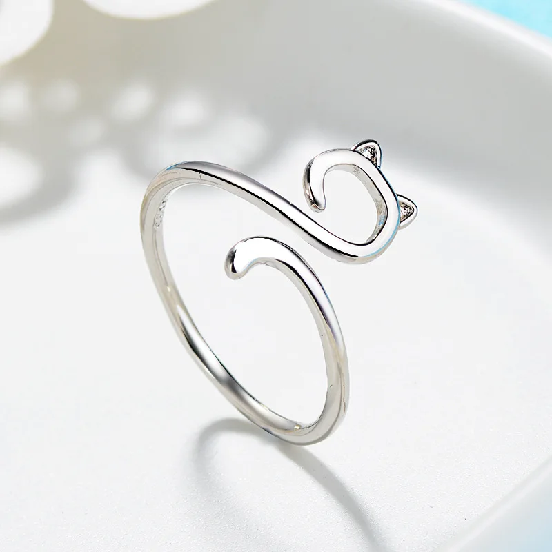 Pierścionek z kotem wspinającym się srebrny — biżuteria unisex Zielony