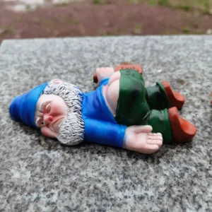 Pijane ogrodowe gnomy z żywicy 15 cm - śmieszna ozdoba Niebieski