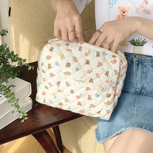 Pikowana kosmetyczka bawełniana w stylu retro C bear