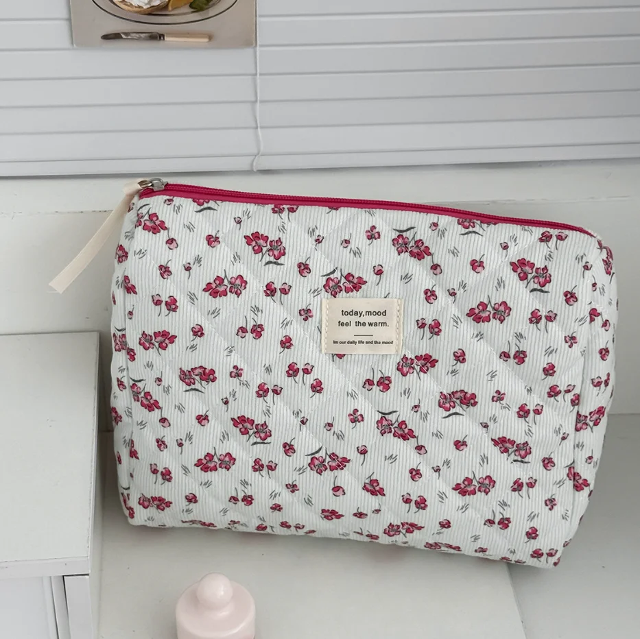 Pikowana kosmetyczka bawełniana w stylu retro E8