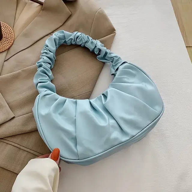 Pikowana torebka damska crossbody w stylu chmurki Niebieski