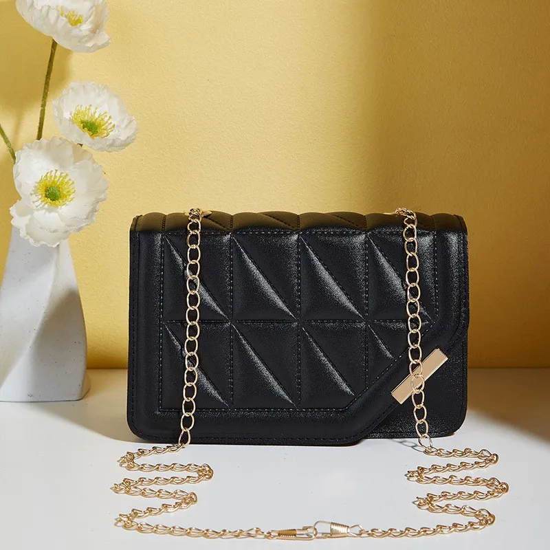 Pikowana torebka w kratę z frędzlami — crossbody ze skóry PU Czarny