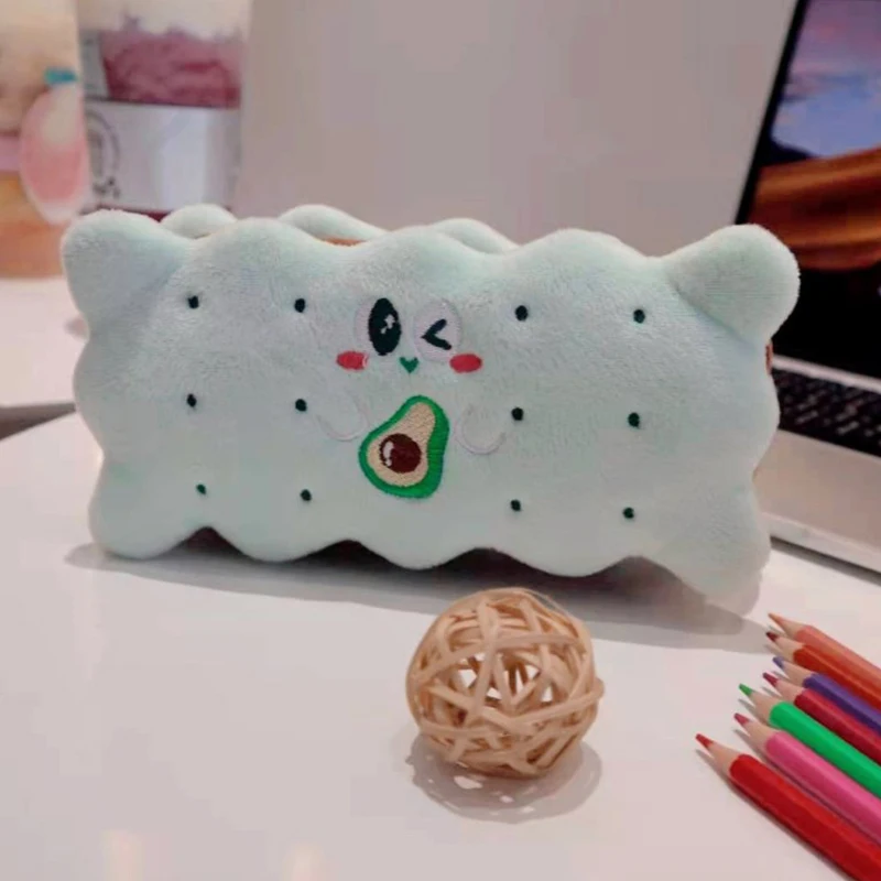 Piórnik pluszowy kawaii w kształcie ciasteczka Czerwony