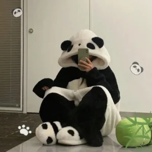 Pluszowy szlafrok damski z kapturem – motyw panda Panda bathrobe