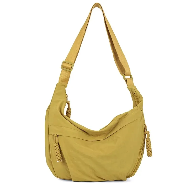 Pojemna nylonowa torba crossbody damska — tote i hobo w jednym żółty