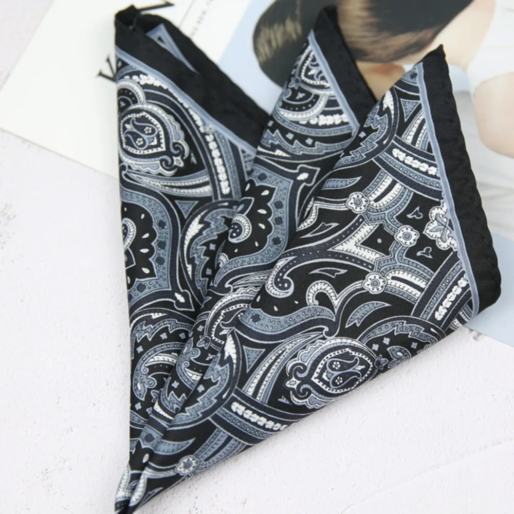 Poszetka do garnituru paisley w kropki – męska chusteczka kieszonkowa 33 cm Lawenda