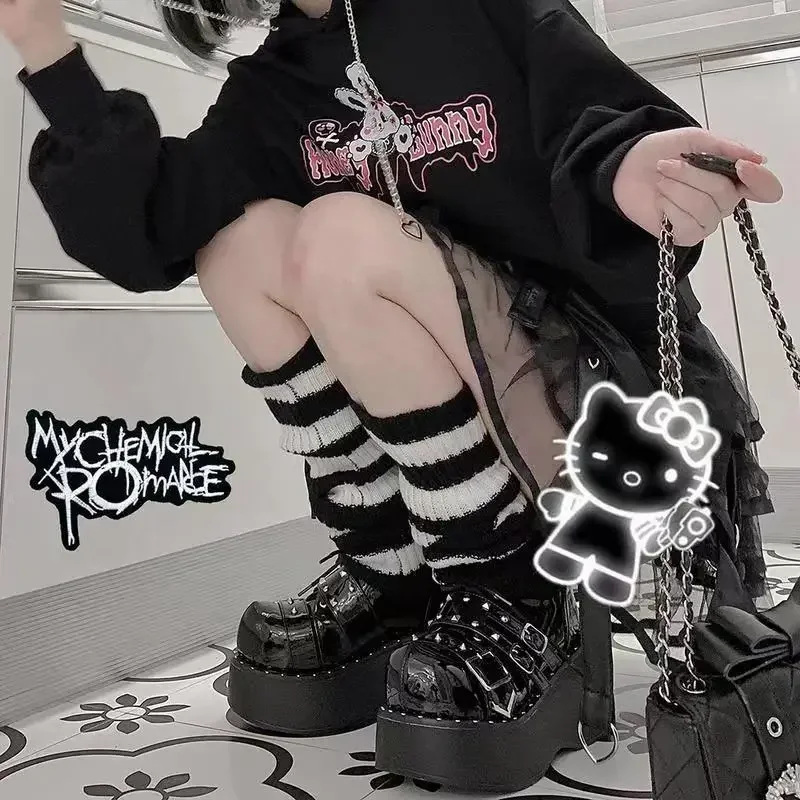 Prążkowane ocieplacze na nogi w stylu Y2K Goth Czarno biały