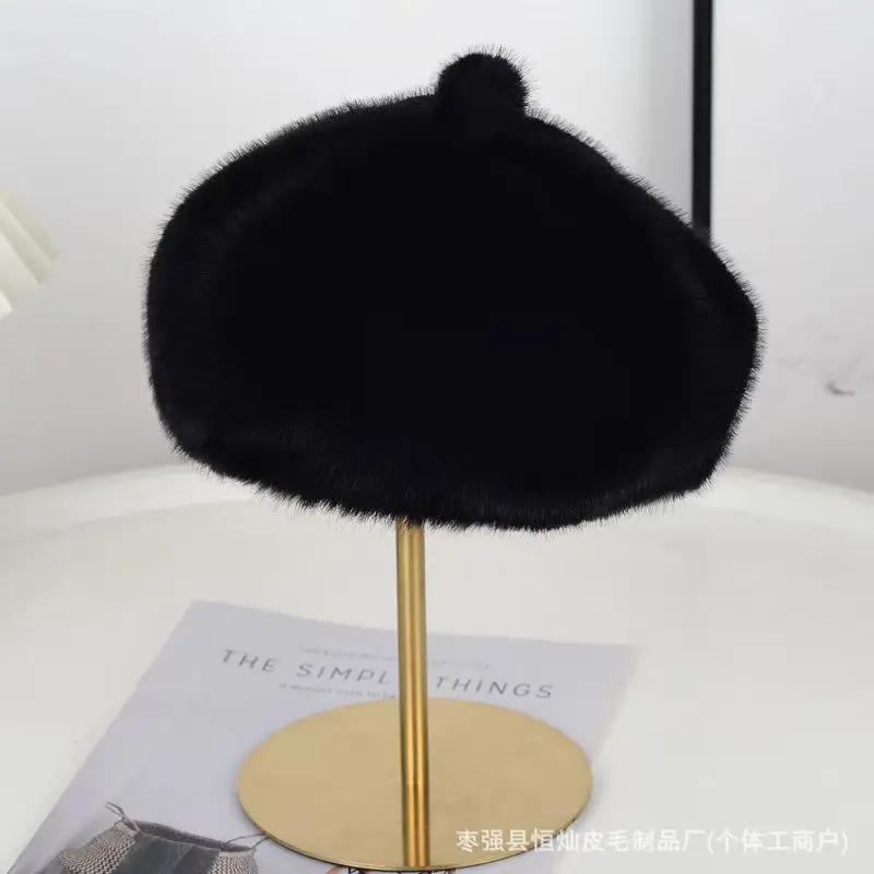 Puszysty beret z futerka na jesień i zimę Czarny