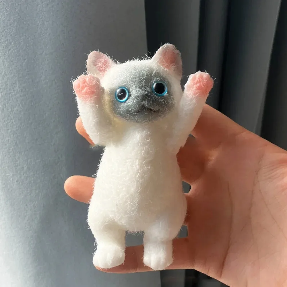Puszysty squishy kot 13 cm - realistyczna zabawka antystresowa Złoto