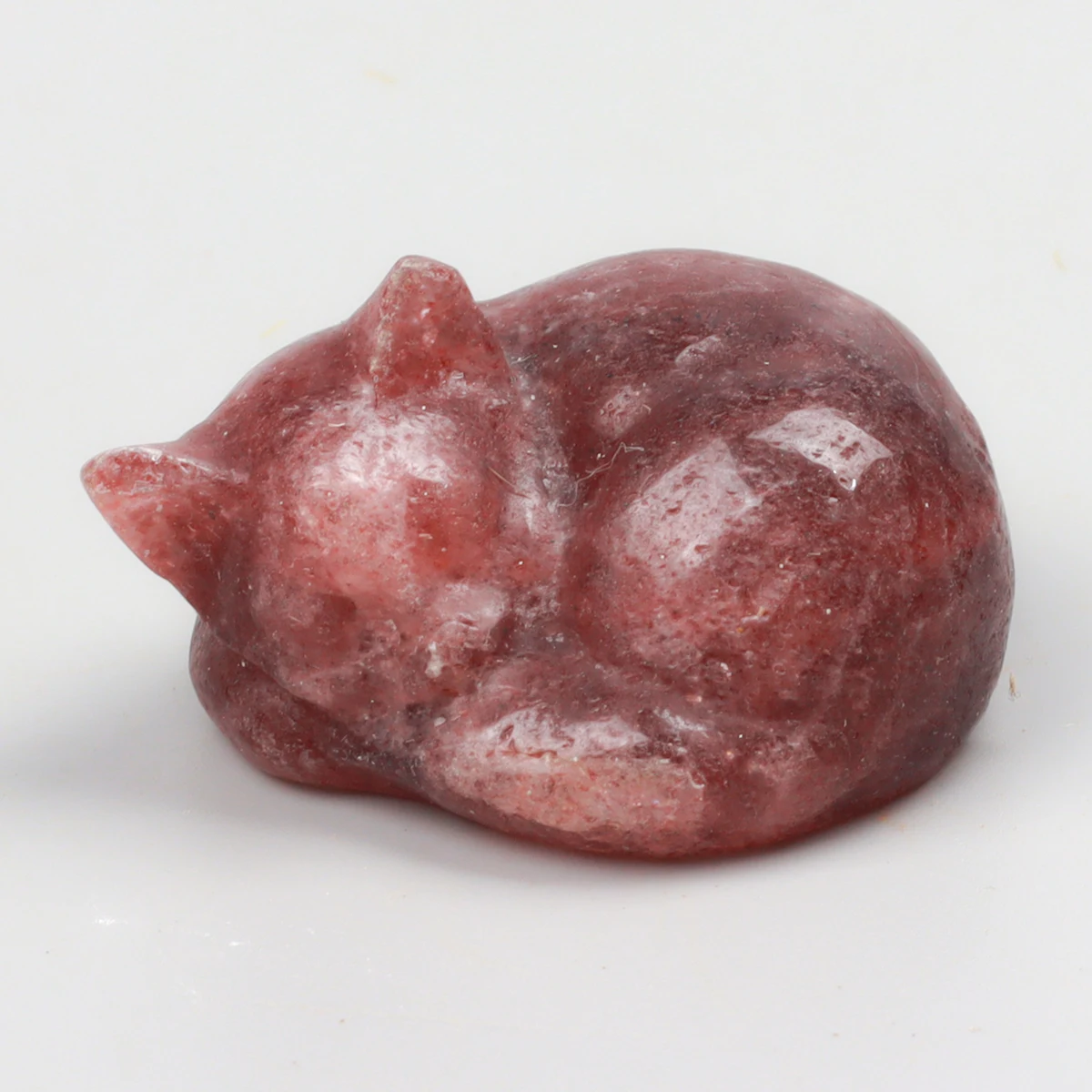 Rzeźbiona figurka kota z kamienia naturalnego - mini ozdoba Jasny