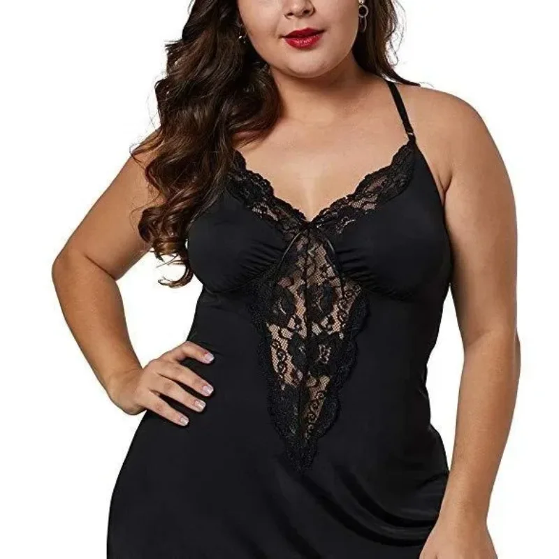 Satynowa koszula nocna na ramiączkach plus size Czarny